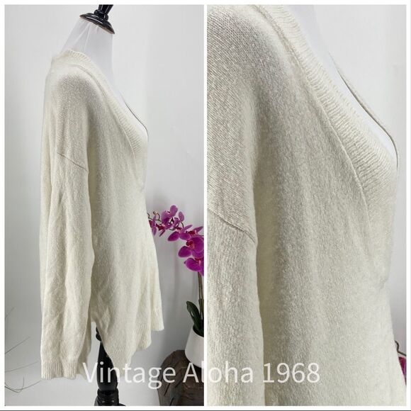 $89 RDI Medium Cream Color Oversize V Neck Sweater - Picture 2 of 5